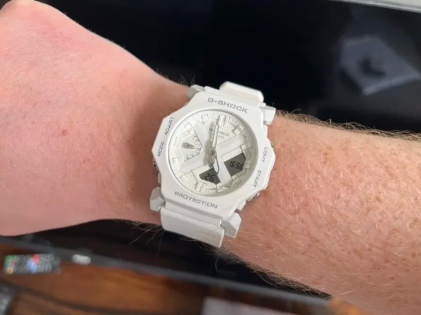 Годинник Casio G-SHOCK Classic GA-2300-7AER GA-2300-7AER фото