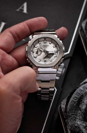 Годинник Casio G-SHOCK Classic GM-2110D-7AER GM-2110D-7AER фото