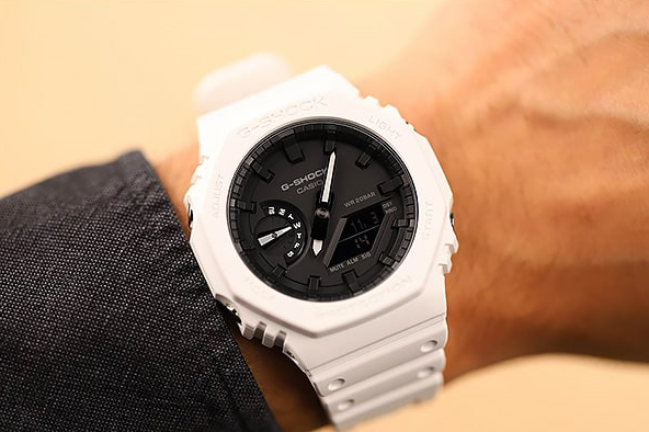 Годинник Casio G-SHOCK Classic GA-2100-7AER GA-2100-7AER фото